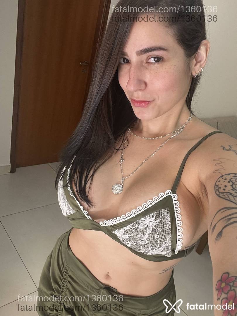 Acompanhante mulher com cabelo castanho de olhos azuis em Atibaia - Jaque
