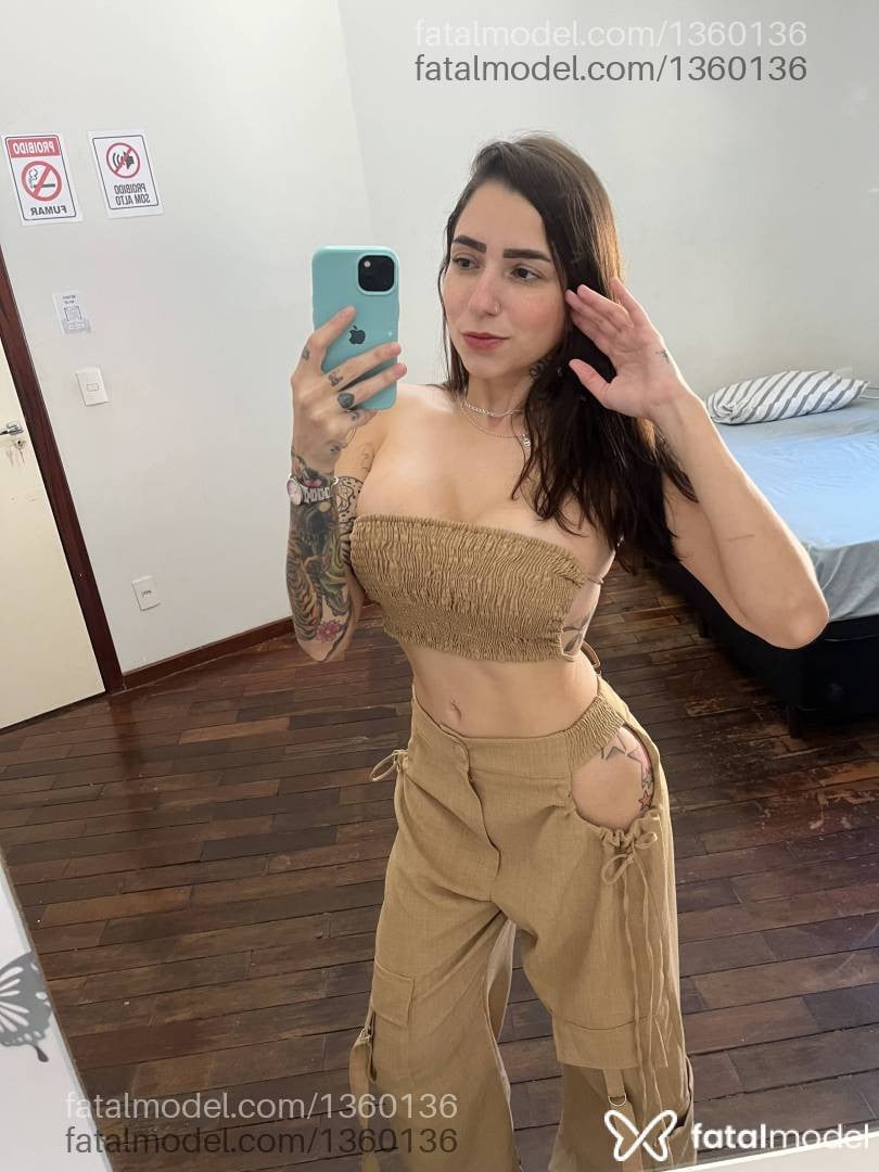 Acompanhante mulher com cabelo castanho de olhos azuis em Cambuí - Jaque