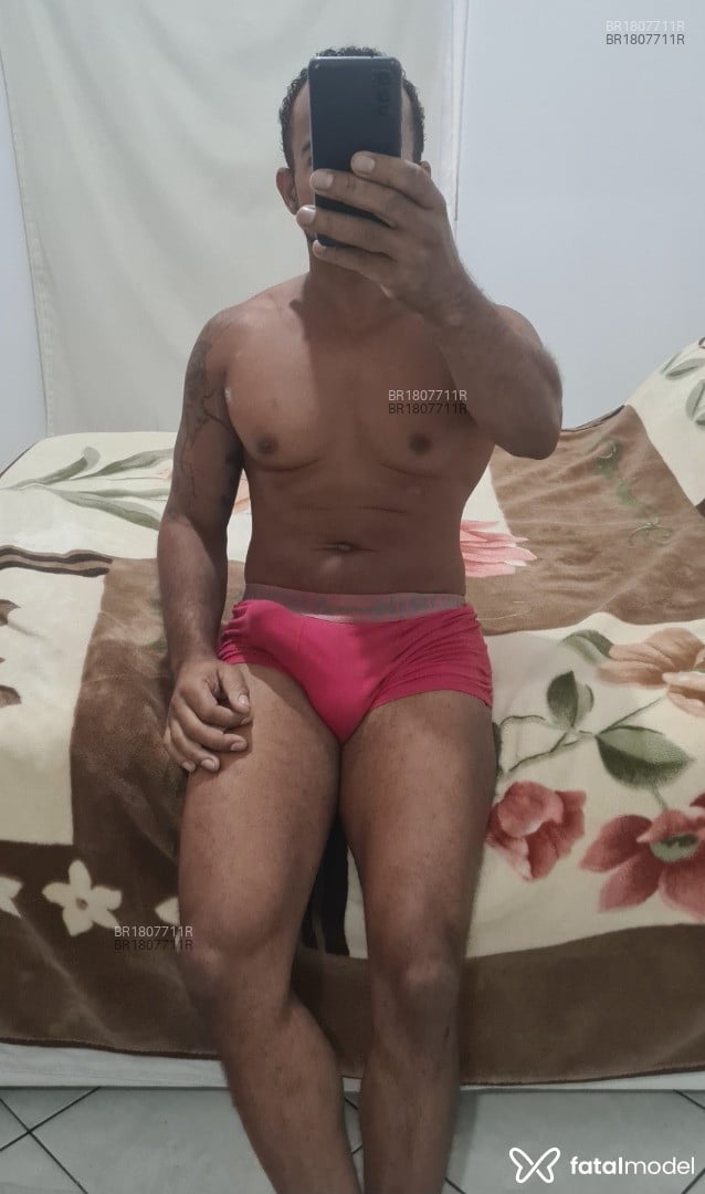 Acompanhante homem com cabelo castanho de olhos castanhos em Vila Velha - Chokitto