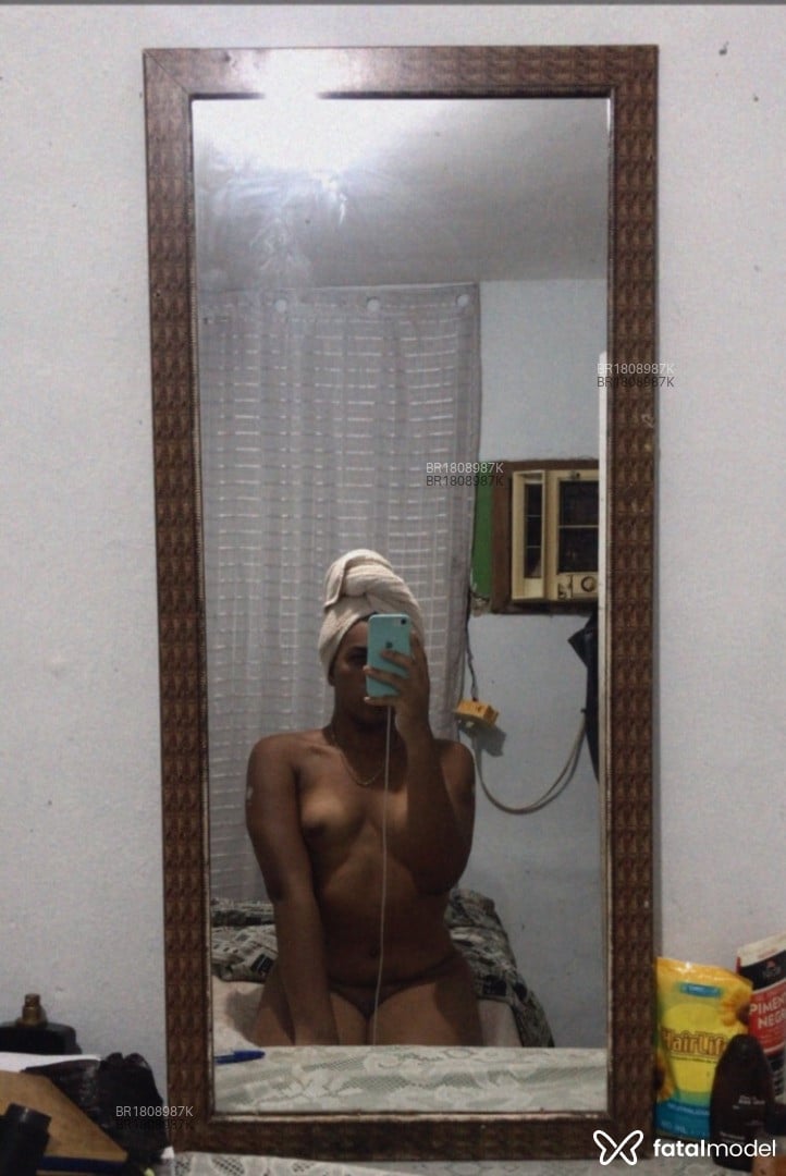 Acompanhante mulher trans morena (o) de olhos mel - Sammy Fiore Acompanhante mulher trans morena (o) de olhos mel - Sammy Fiore