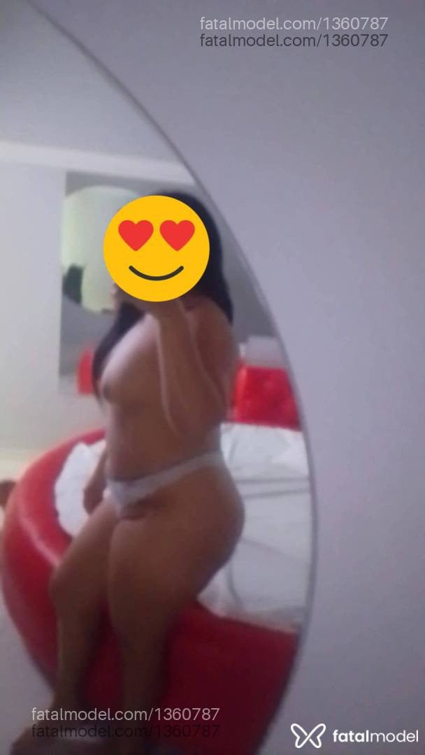 Acompanhante mulher morena (o) de olhos pretos - Karoline