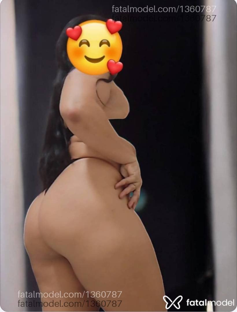 Acompanhante mulher morena (o) de olhos pretos - Karoline