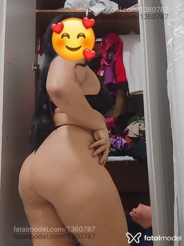 Acompanhante mulher morena (o) de olhos pretos - Karoline