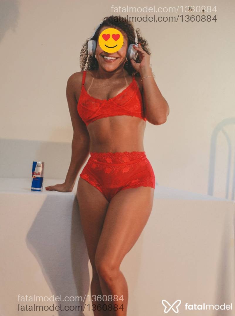 Acompanhante mulher com cabelo castanho de olhos castanhos - Lara Beatriz
