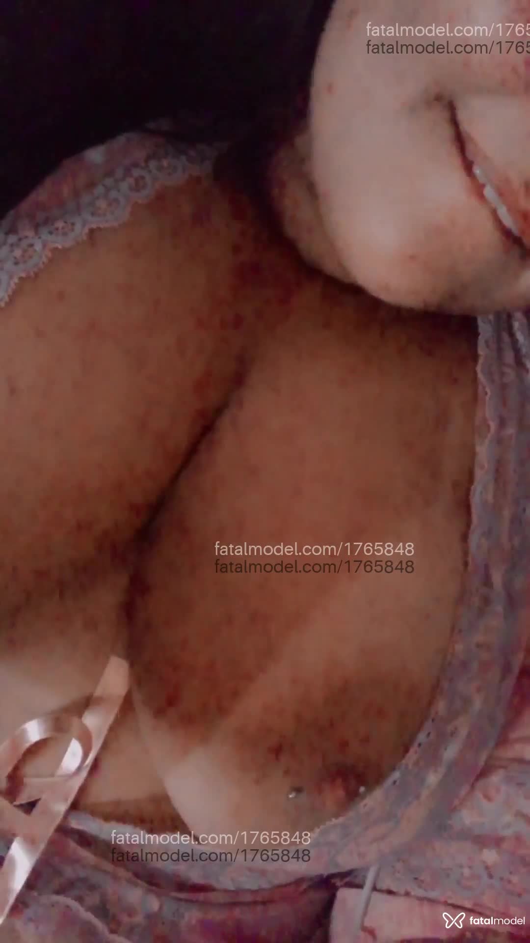Acompanhante mulher morena (o) de olhos castanhos em Pontes e Lacerda - Morena