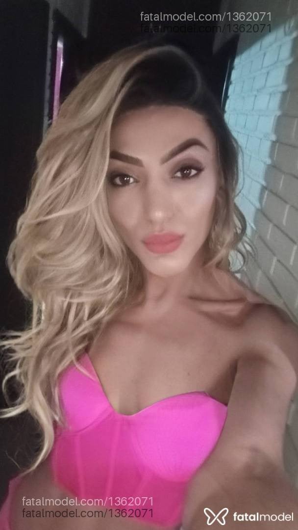Acompanhante mulher trans morena (o) de olhos castanhos - Stella