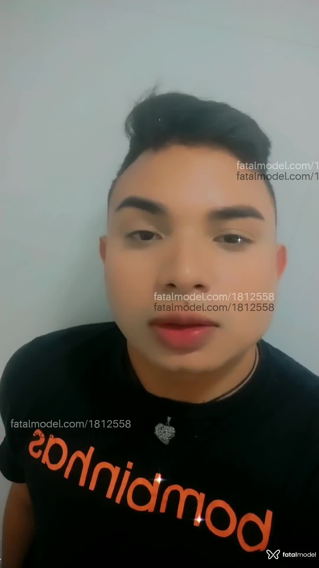 Acompanhante homem morena (o) de olhos castanhos em Campo Grande - venezuelano