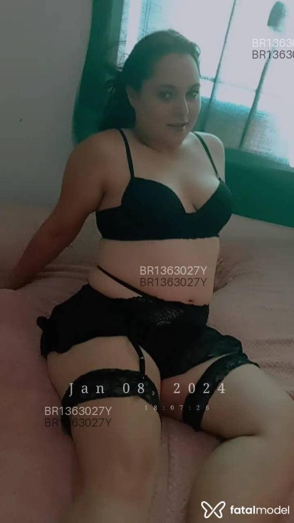 Acompanhante mulher morena (o) de olhos verdes em Balneário Camboriú Acompanhante mulher morena (o) de olhos verdes em Balneário Camboriú - Lisa Harmony