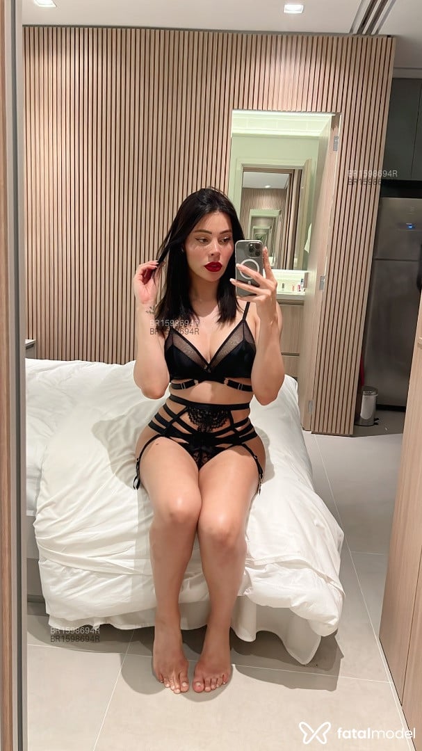 Acompanhante mulher trans com cabelo castanho de olhos castanhos em Balneário Camboriú Acompanhante mulher trans com cabelo castanho de olhos castanhos em Balneário Camboriú - Marina Pascoal