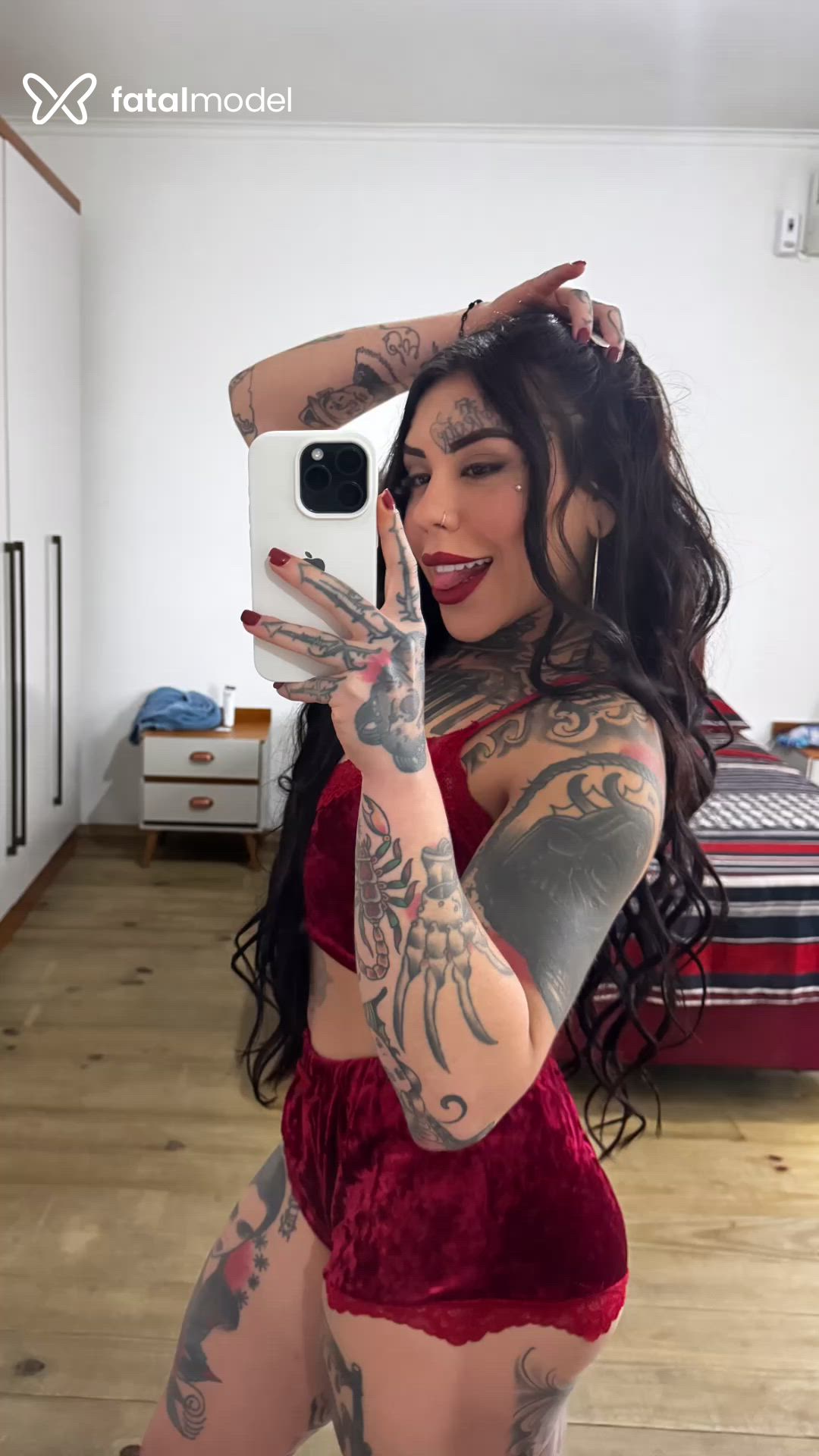 Acompanhante mulher morena (o) de olhos castanhos - Sofia