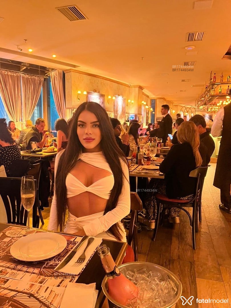 Acompanhante mulher com cabelo castanho de olhos castanhos em São Paulo - Emily Bela