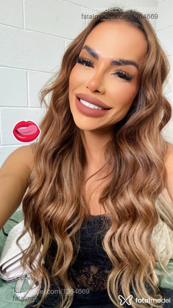 Acompanhante mulher trans loira (o) de olhos castanhos em Curitiba Acompanhante mulher trans loira (o) de olhos castanhos em Curitiba - Jéssica West