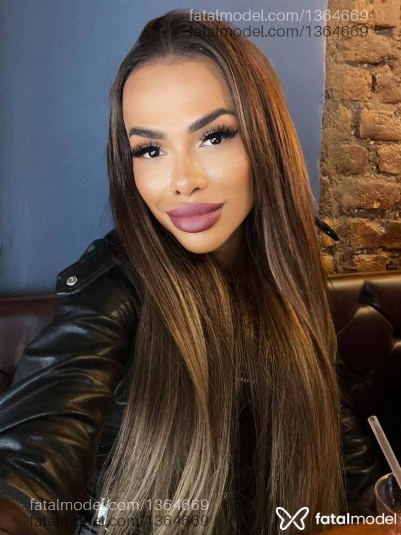 Acompanhante mulher trans loira (o) de olhos castanhos em Curitiba Acompanhante mulher trans loira (o) de olhos castanhos em Curitiba - Jéssica West