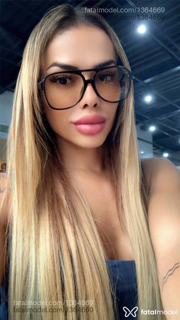 Acompanhante mulher trans loira (o) de olhos castanhos em Curitiba Acompanhante mulher trans loira (o) de olhos castanhos em Curitiba - Jéssica West