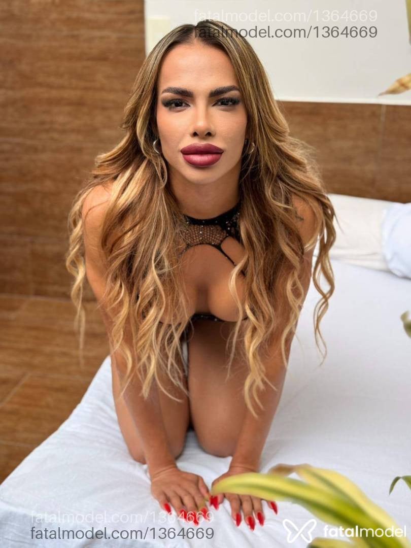 Acompanhante mulher trans loira (o) de olhos castanhos em Curitiba Acompanhante mulher trans loira (o) de olhos castanhos em Curitiba - Jéssica West