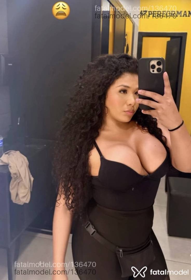 Acompanhante mulher trans com cabelo castanho de olhos castanhos - Bellla Amorim