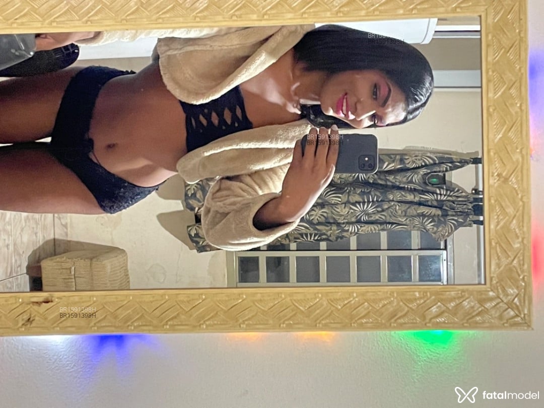 Acompanhante mulher trans morena (o) de olhos cinza em Sertãozinho - Luiza