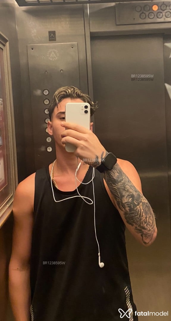 Acompanhante homem com cabelo castanho de olhos azuis em Campos dos Goytacazes Acompanhante homem com cabelo castanho de olhos azuis em Campos dos Goytacazes - Ander