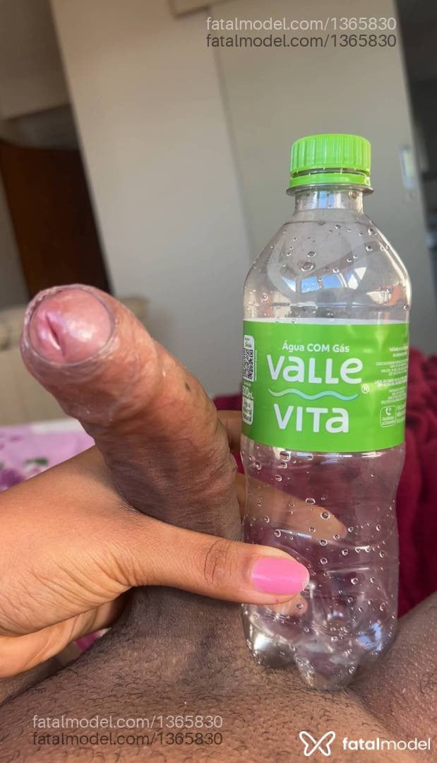 Acompanhante travesti com cabelo castanho de olhos pretos - Halana
