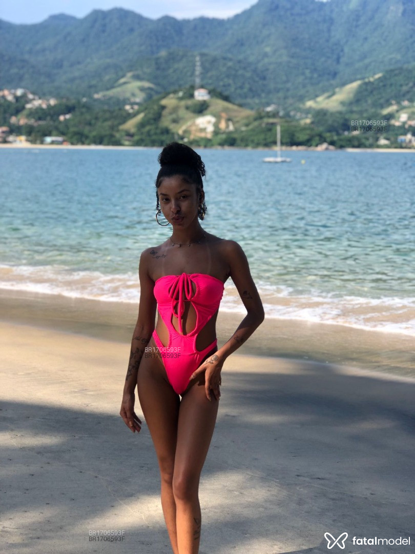 Acompanhante mulher com cabelo castanho de olhos castanhos em Angra dos Reis - Morenna