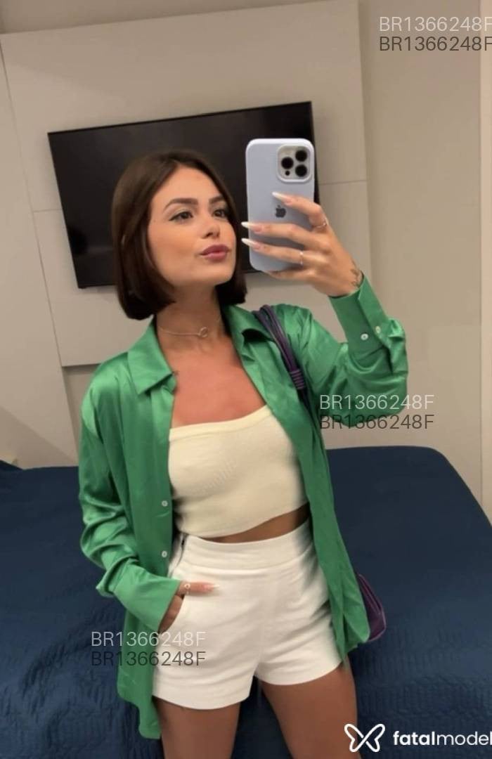 Acompanhante mulher com cabelo castanho de olhos castanhos em Balneário Camboriú Acompanhante mulher com cabelo castanho de olhos castanhos em Balneário Camboriú - Fiorella Ferrari