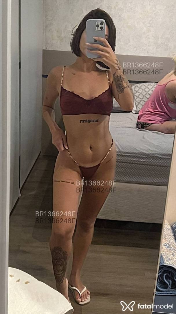 Acompanhante mulher com cabelo castanho de olhos castanhos em Balneário Camboriú Acompanhante mulher com cabelo castanho de olhos castanhos em Balneário Camboriú - Fiorella Ferrari