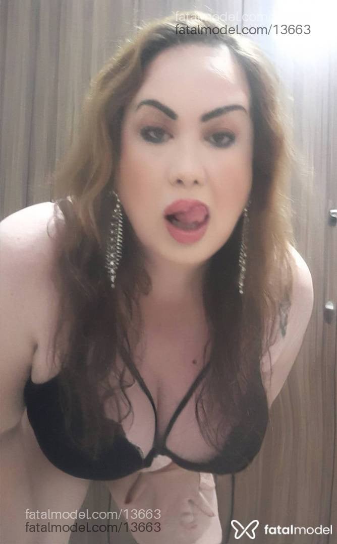 Acompanhante mulher trans ruiva (o) de olhos castanhos - Luiza Miranda