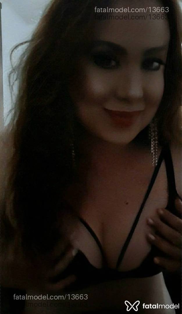 Acompanhante mulher trans ruiva (o) de olhos castanhos - Luiza Miranda