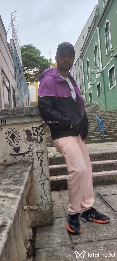 Acompanhante homem sem cabelo de olhos castanhos em Florianópolis - Pedro José