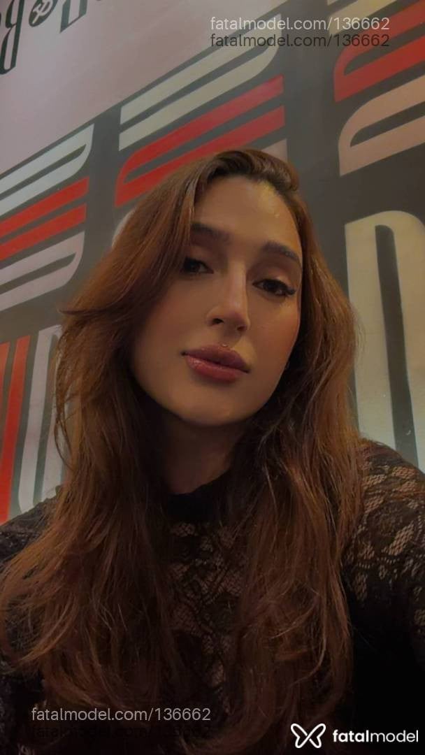 Acompanhante mulher trans com cabelo castanho de olhos castanhos - Ghiovana