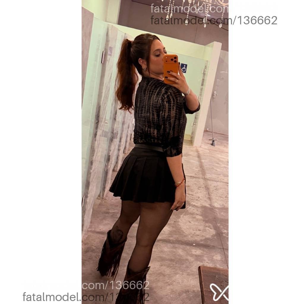 Acompanhante mulher trans com cabelo castanho de olhos castanhos - Ghiovana