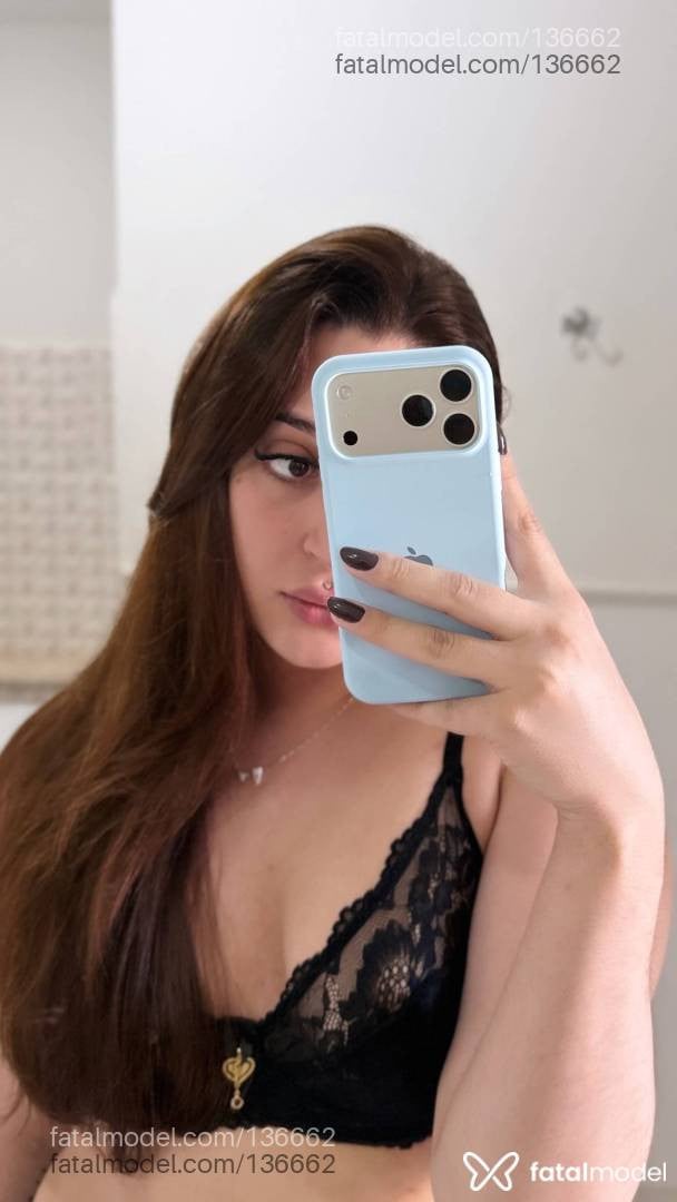 Acompanhante mulher trans com cabelo castanho de olhos castanhos em Jaú - Ghiovana