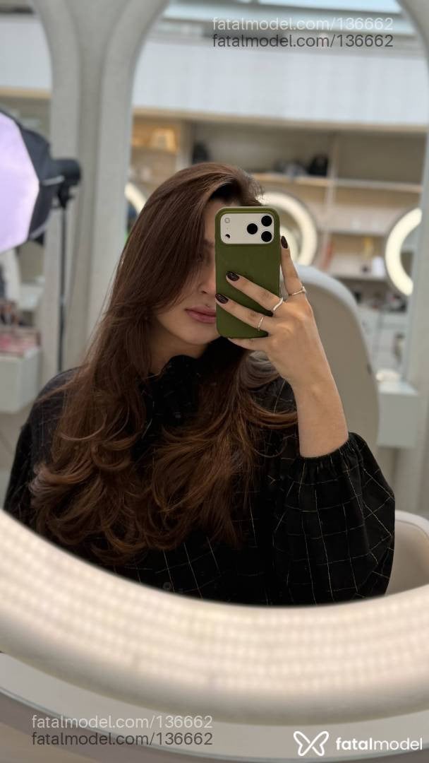 Acompanhante mulher trans com cabelo castanho de olhos castanhos em Marília - Ghiovana
