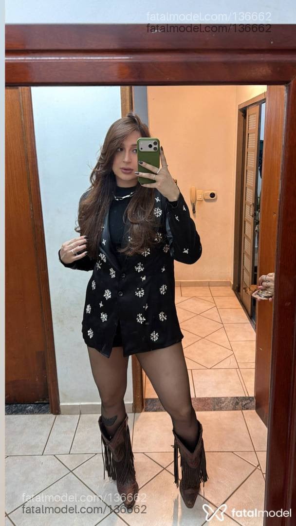 Acompanhante mulher trans com cabelo castanho de olhos castanhos em Marília - Ghiovana