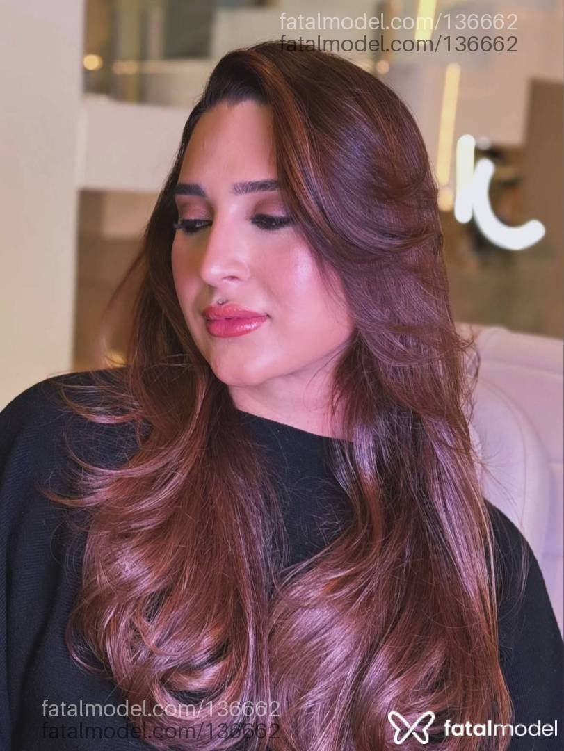 Acompanhante mulher trans com cabelo castanho de olhos castanhos - Ghiovana