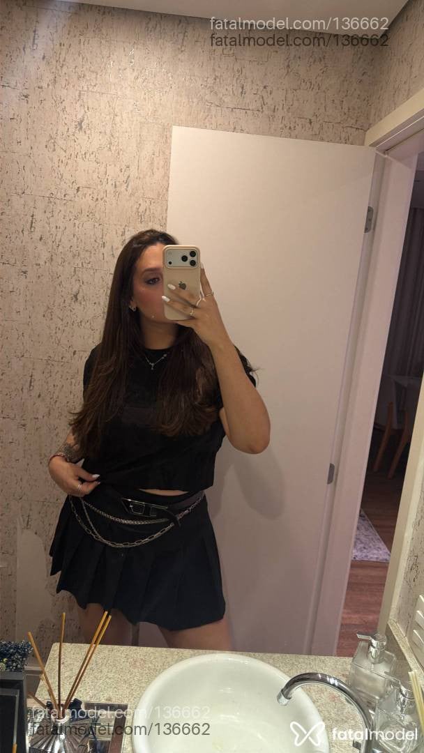Acompanhante mulher trans com cabelo castanho de olhos castanhos em Araraquara - Ghiovana