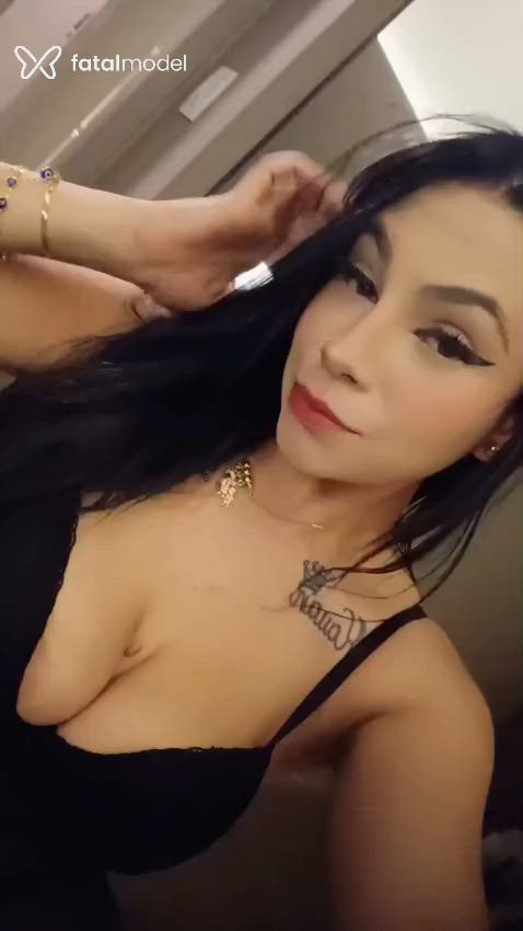 Acompanhante mulher morena (o) de olhos castanhos - Mariana Menezes Acompanhante mulher morena (o) de olhos castanhos - Mariana Menezes