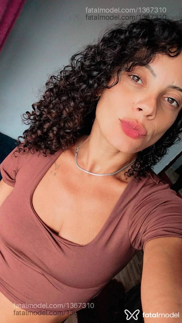 Acompanhante mulher morena (o) de olhos castanhos - Kah