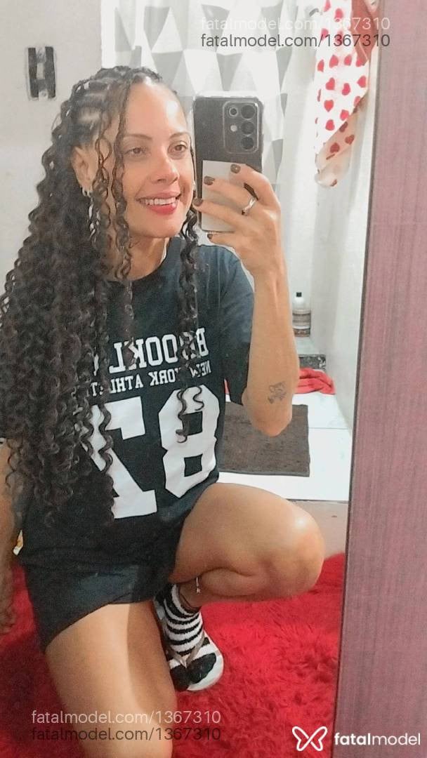 Acompanhante mulher morena (o) de olhos castanhos - Kah