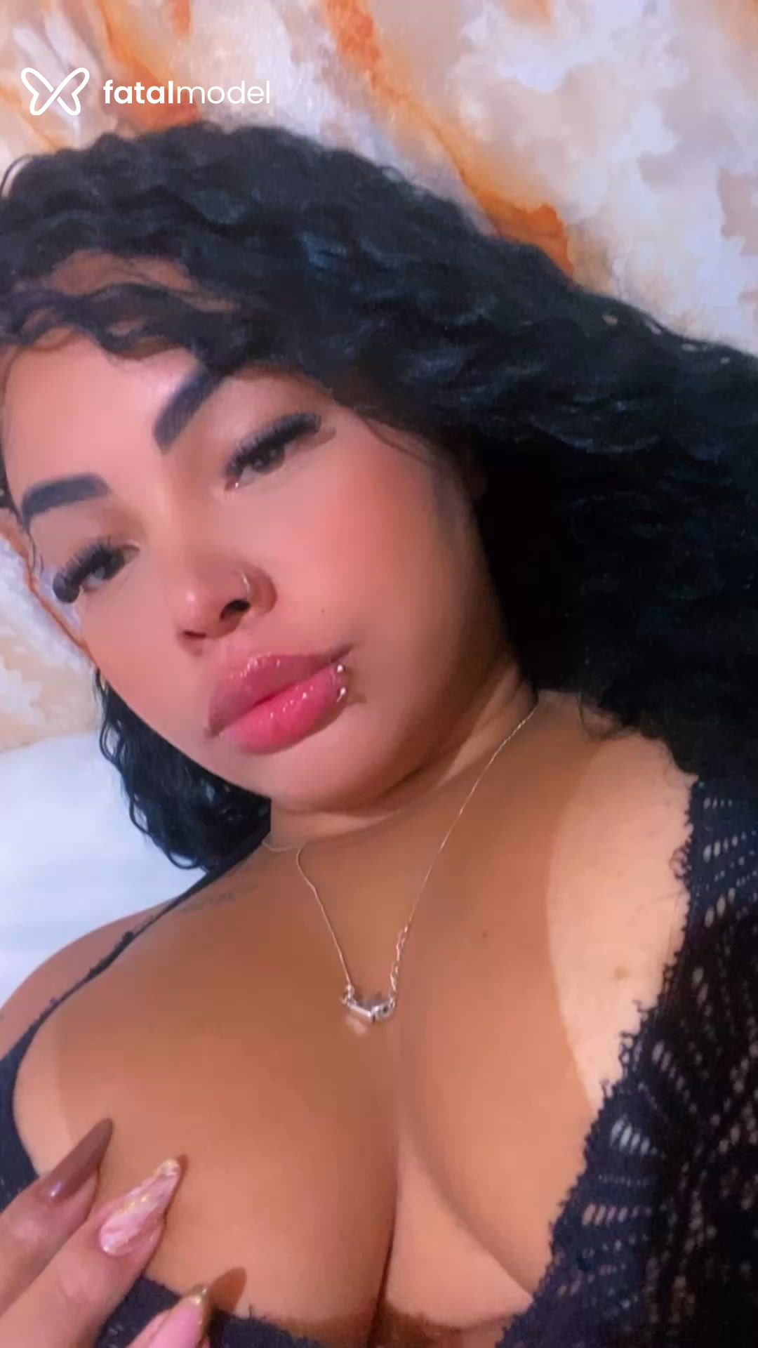 Acompanhante mulher morena (o) de olhos pretos - Mariana Acompanhante mulher morena (o) de olhos pretos - Mariana