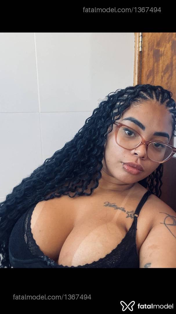 Acompanhante mulher morena (o) de olhos pretos - Mariana