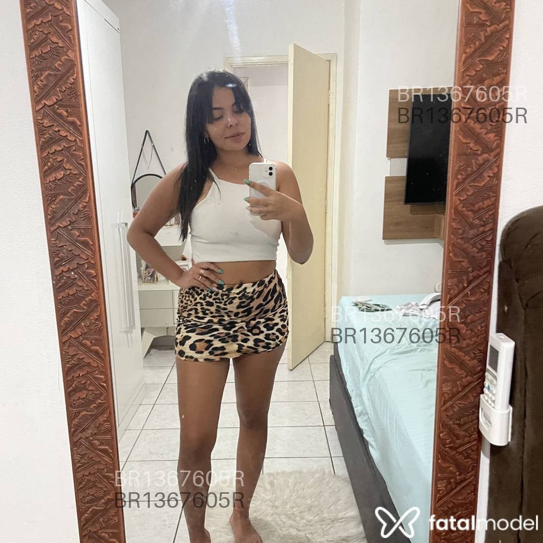 Acompanhante mulher morena (o) de olhos castanhos - JULIA Acompanhante mulher morena (o) de olhos castanhos - JULIA