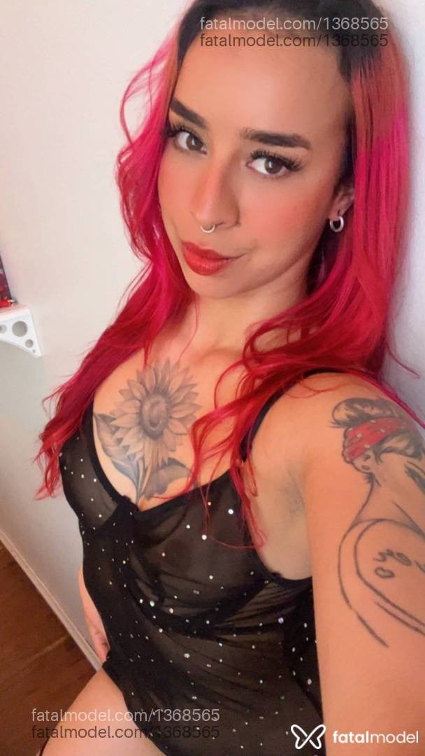 Acompanhante mulher ruiva (o) de olhos castanhos - Pinkk
