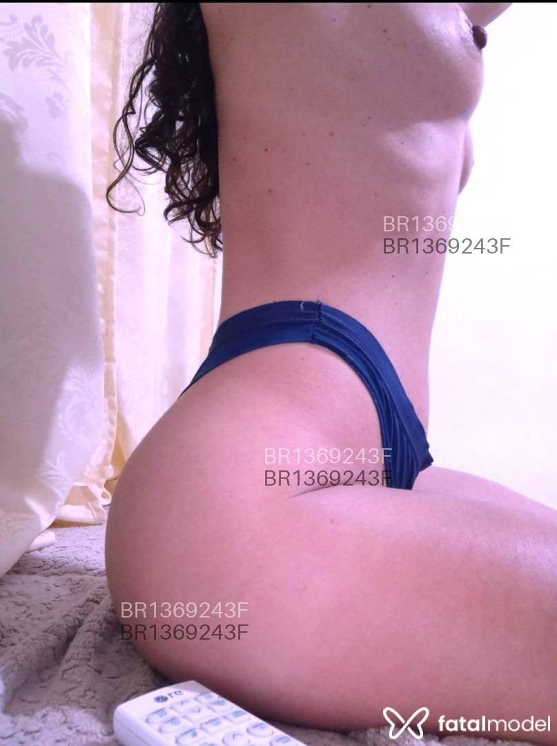 Acompanhante mulher com cabelo castanho de olhos castanhos - Jade