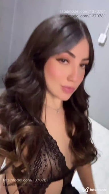 Acompanhante mulher com cabelo castanho de olhos mel em Fortaleza Acompanhante mulher com cabelo castanho de olhos mel em Fortaleza - Melanie Maia
