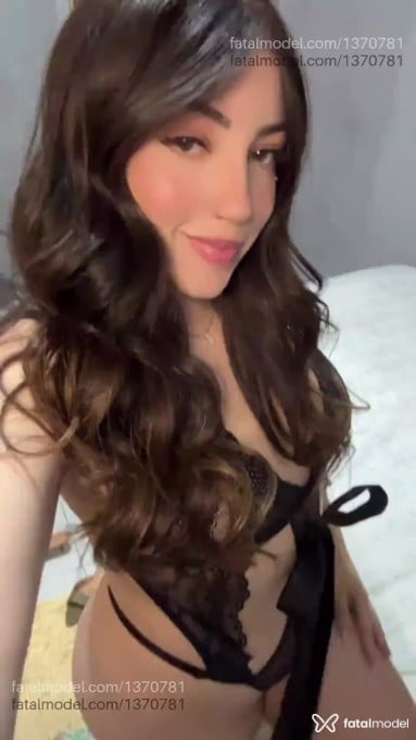 Acompanhante mulher com cabelo castanho de olhos mel em Fortaleza Acompanhante mulher com cabelo castanho de olhos mel em Fortaleza - Melanie Maia