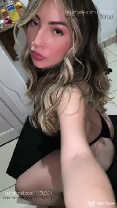 Acompanhante mulher com cabelo castanho de olhos mel em Nova Friburgo Acompanhante mulher com cabelo castanho de olhos mel em Nova Friburgo - Melanie Maia