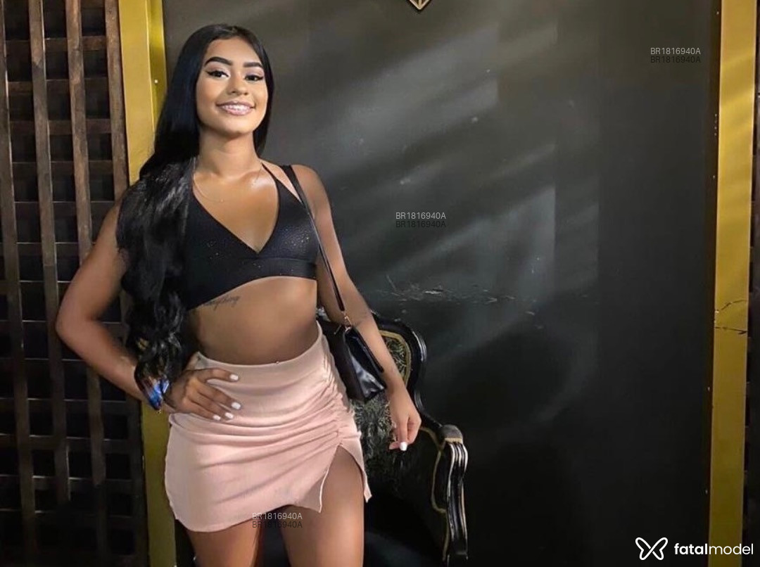 Acompanhante mulher com cabelo castanho de olhos castanhos em Brusque - Pietra