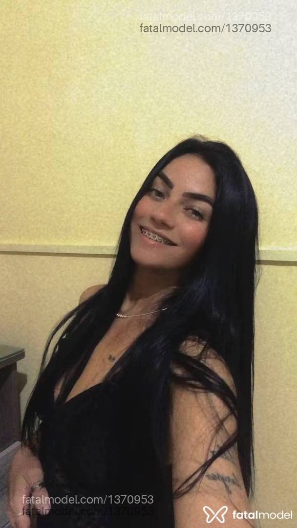 Acompanhante mulher morena (o) de olhos verdes - Mirella Azeredo