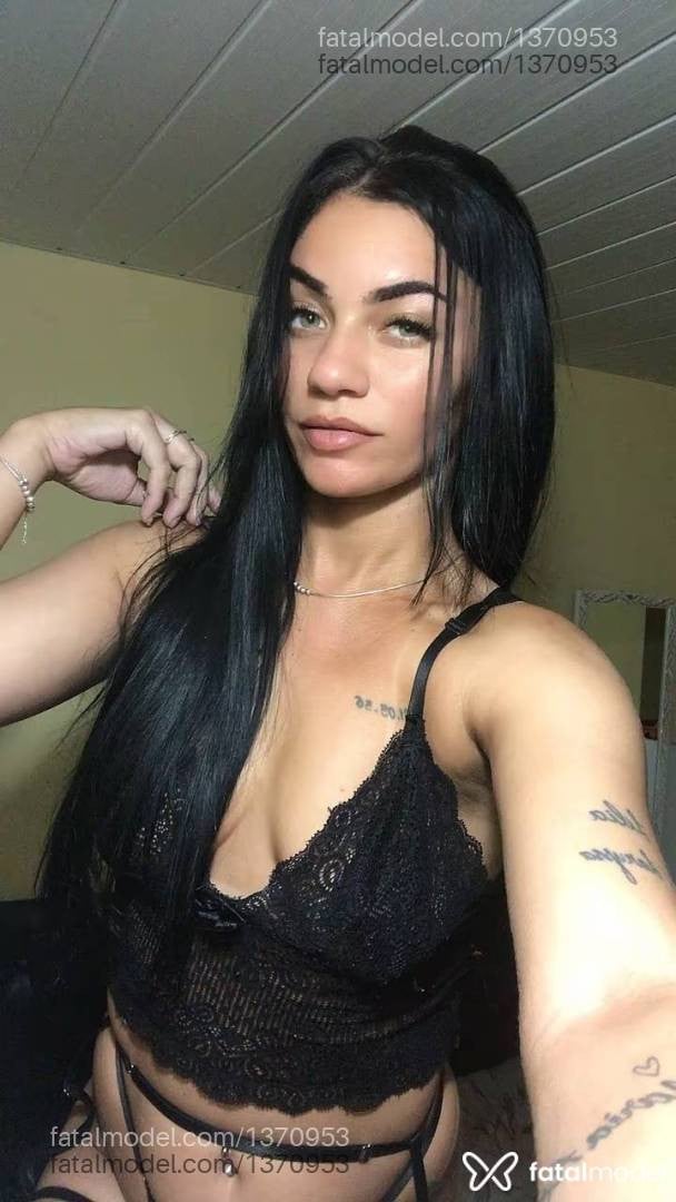 Acompanhante mulher morena (o) de olhos verdes - Mirella Azeredo
